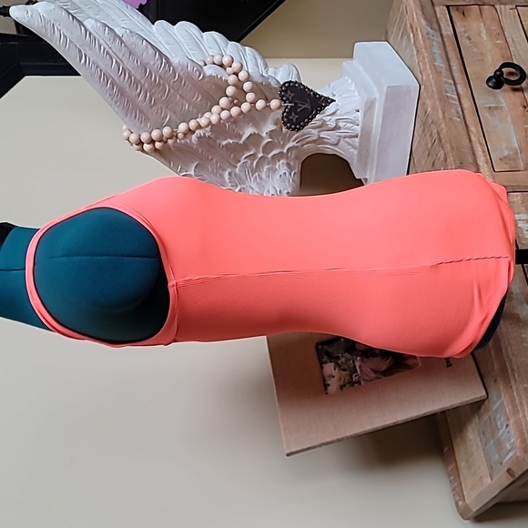 Under Armour Fitted Tank Top - SZ S - Picture 3 of 6